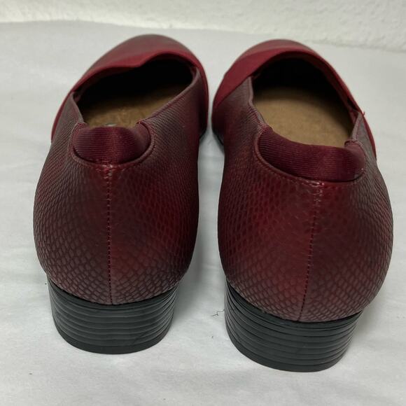 Trotters Melinda Slip-On‎ in Burgundy Snake size 6 flats work red shoes comfort - Picture 5 of 7